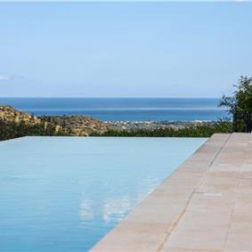 4 bedroom villa with infinity pool and sea views near Noto, Sicily, sleeps 8